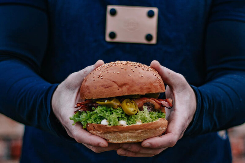 Hovězí, kuřecí i vegetariánské burgery Coffein Mostkovice